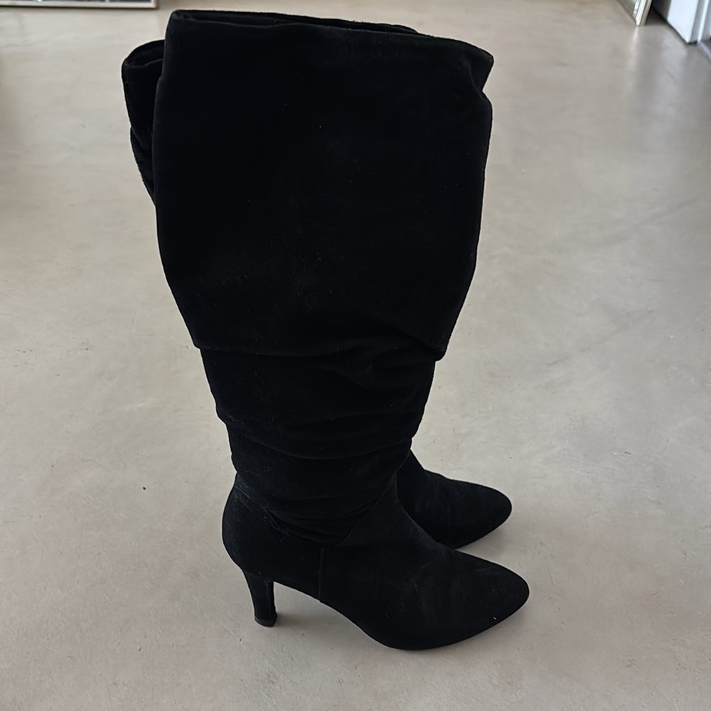Sale! VANELi Black Suede Scrunch Boots - Picture 2 of 14